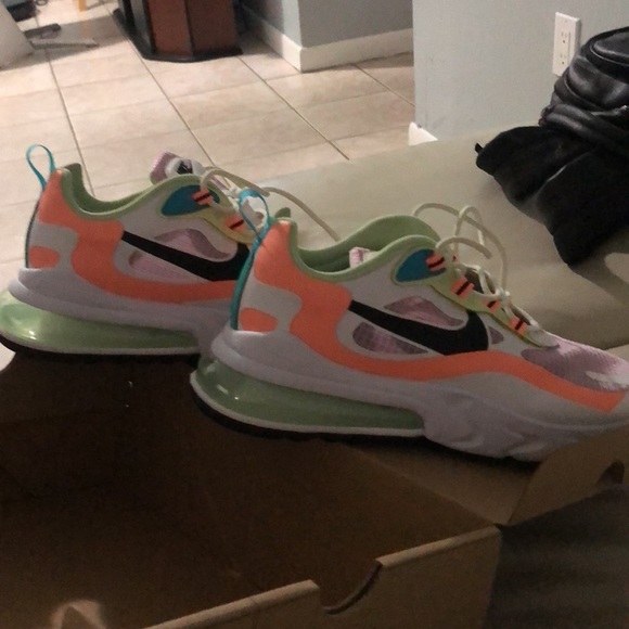 Nike size 11 BRAND NEW TRIED THEM ON HAVE HAD THEM IN THE BOX SINCE. - Picture 4 of 4